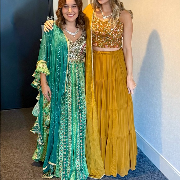 Lehenga Set Size Small - Picture 7 of 7